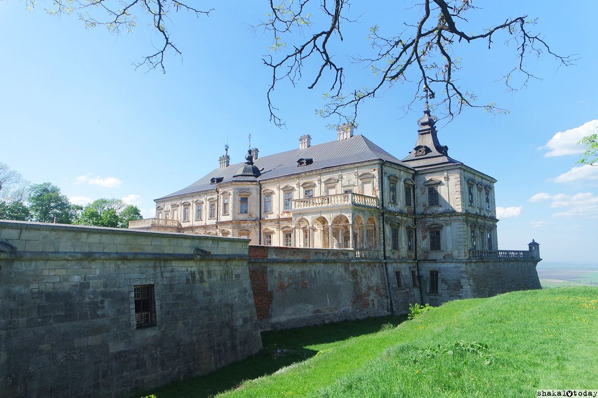 Заглянуть в замочную скважину: замки львівщини