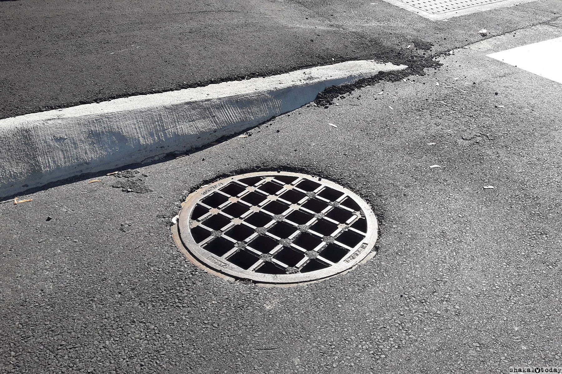 Sewer-hatch_Shakal-Today-0001.jpg
